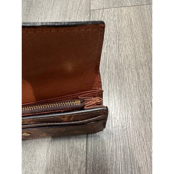 LOUIS VUITTON Women Customizable Sarah Wallet Brown - Picture 7 of 16